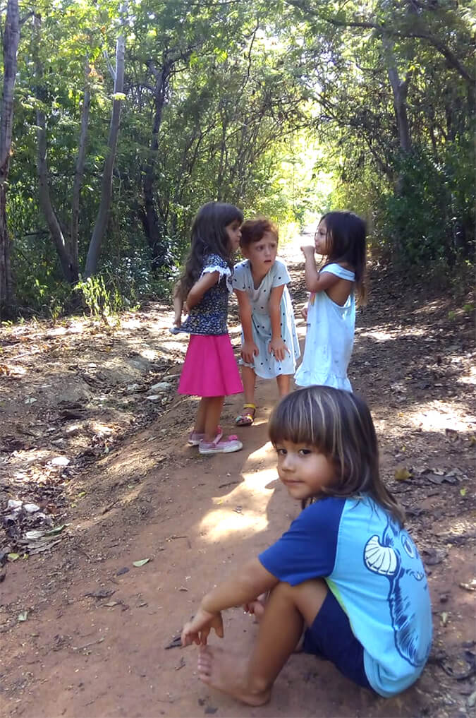 Niños auto-dirigidos, padres escolarizados